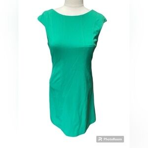 Vince Camuto Green V-neck back dress size 8